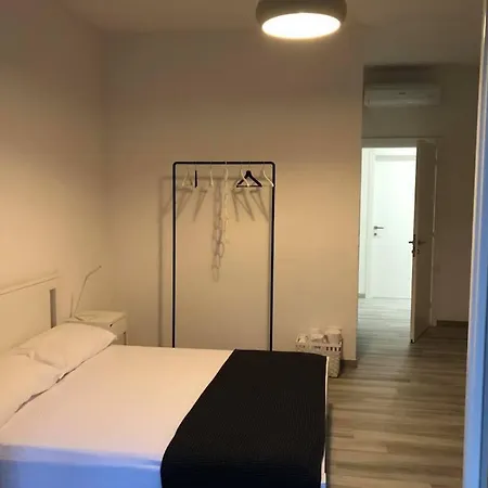 לינה וארוחת בוקר Four בולוניה