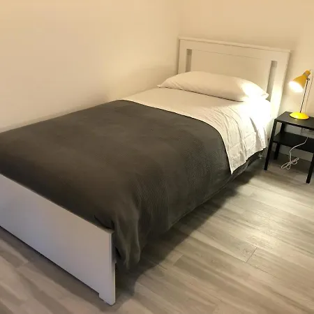 Four לינה וארוחת בוקר